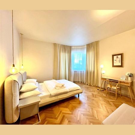City Center Unirii Square Private Rooms With City View - Shared Amenities Бухарест Екстер'єр фото